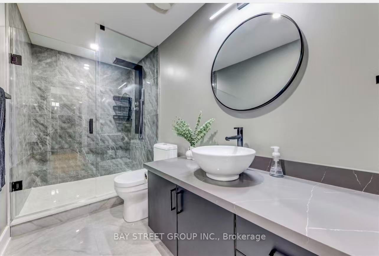 1258 Atkins Dr Drive, Newmarket, ON L3X 0E1 photo 2