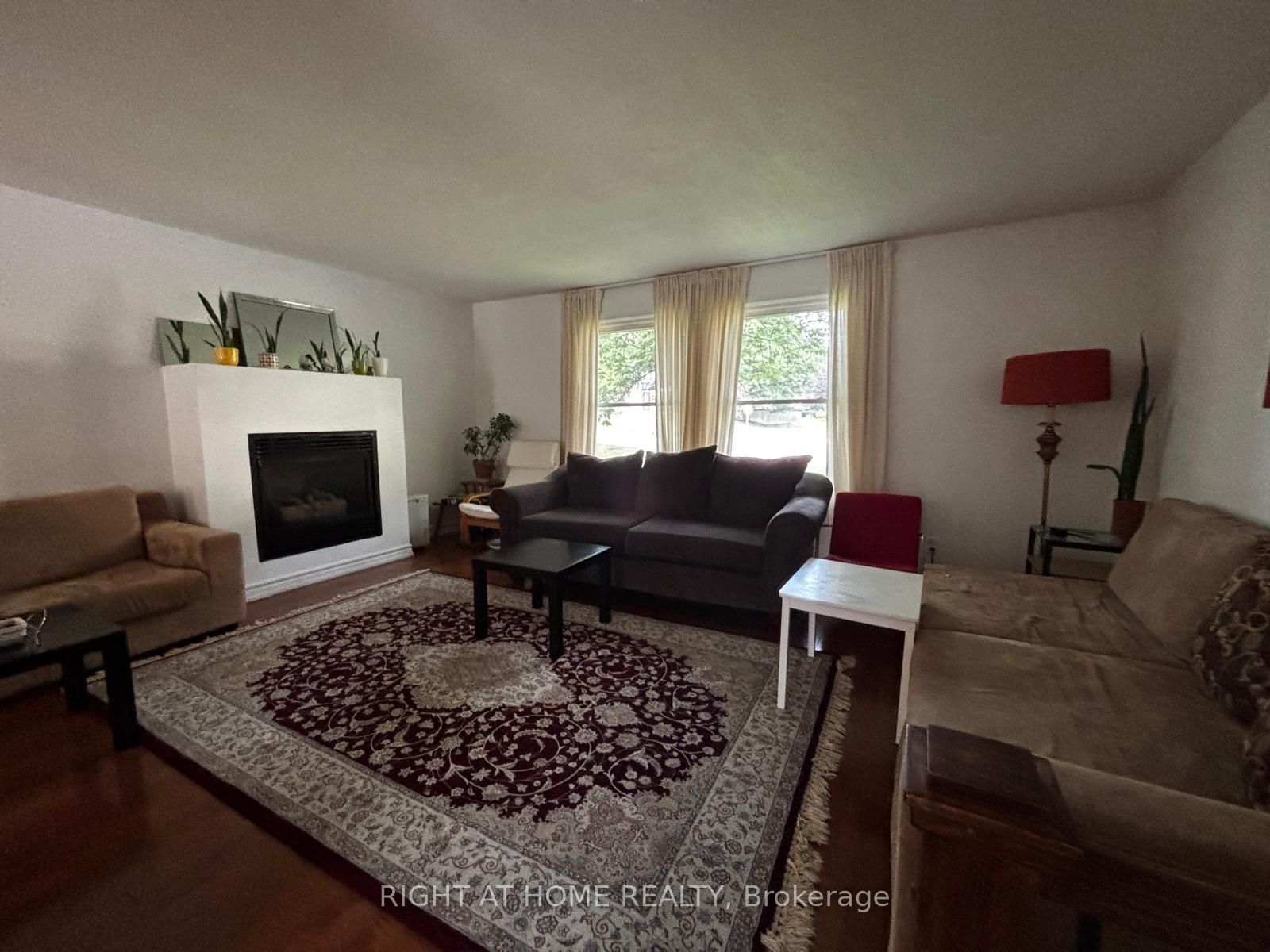 278 Waratah Avenue Upper, Newmarket, ON L3Y 5J2 photo 2