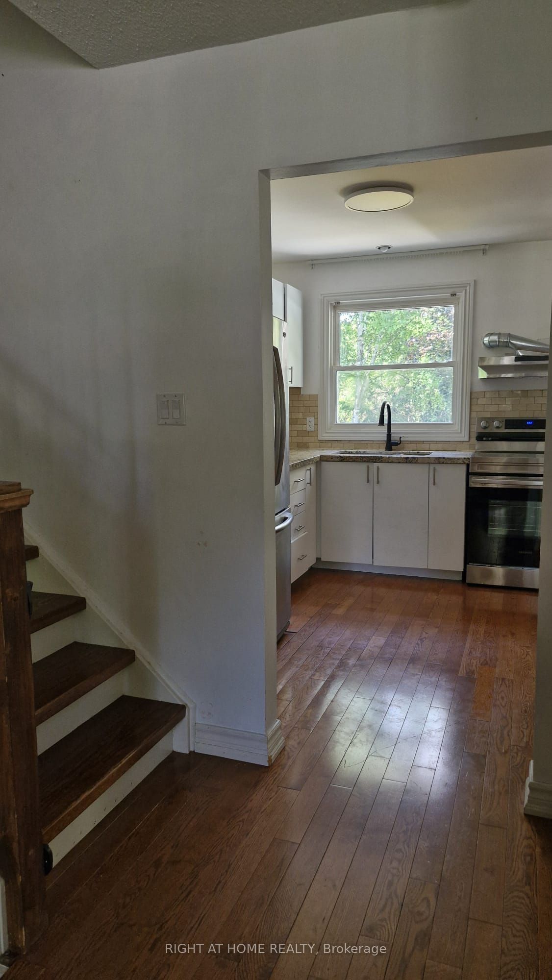 278 Waratah Avenue Upper, Newmarket, ON L3Y 5J2 photo 4