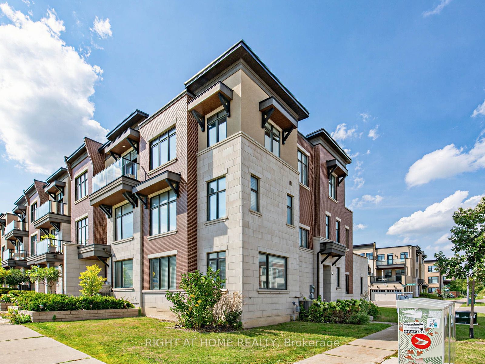 88 Crimson Forest Drive, Vaughan, ON L6A 4Z8