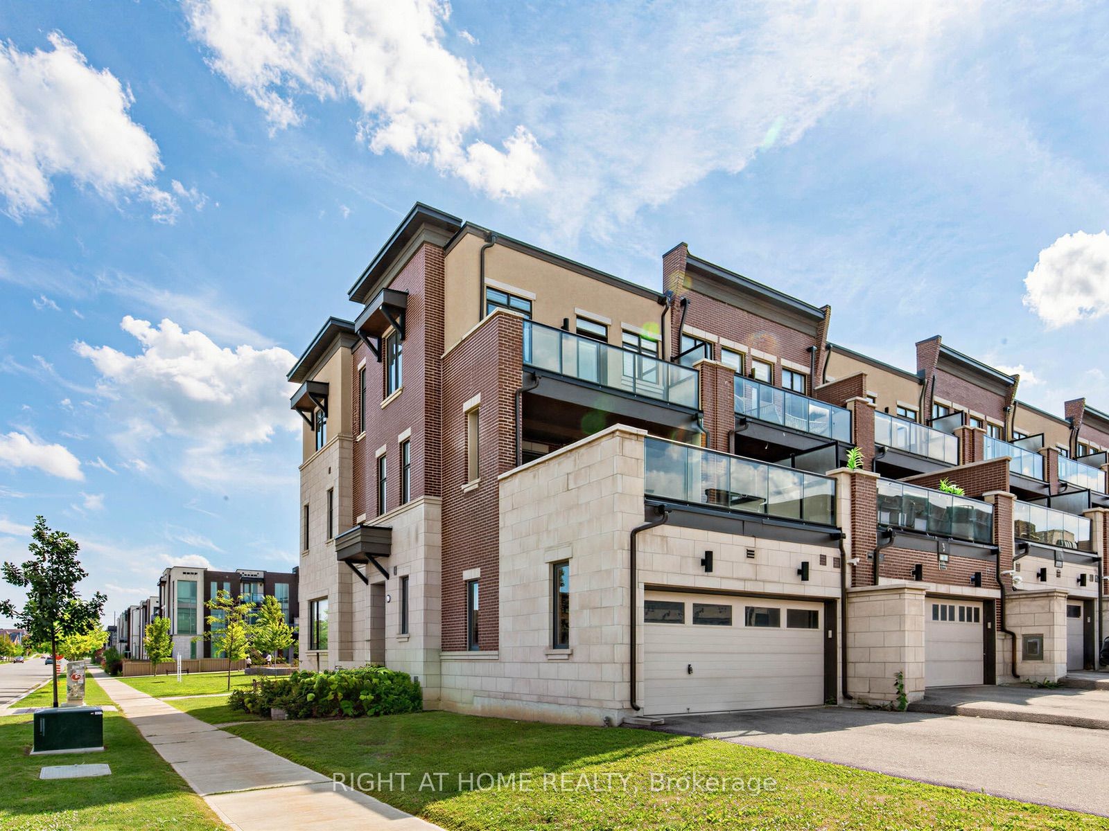 88 Crimson Forest Drive, Vaughan, ON L6A 4Z8 photo 3