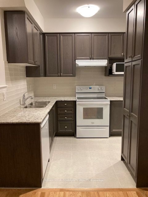 118 Bravo Lane, Newmarket, ON L3X 0L3 photo 2