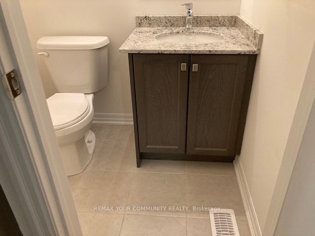 118 Bravo Lane, Newmarket, ON L3X 0L3 photo 4