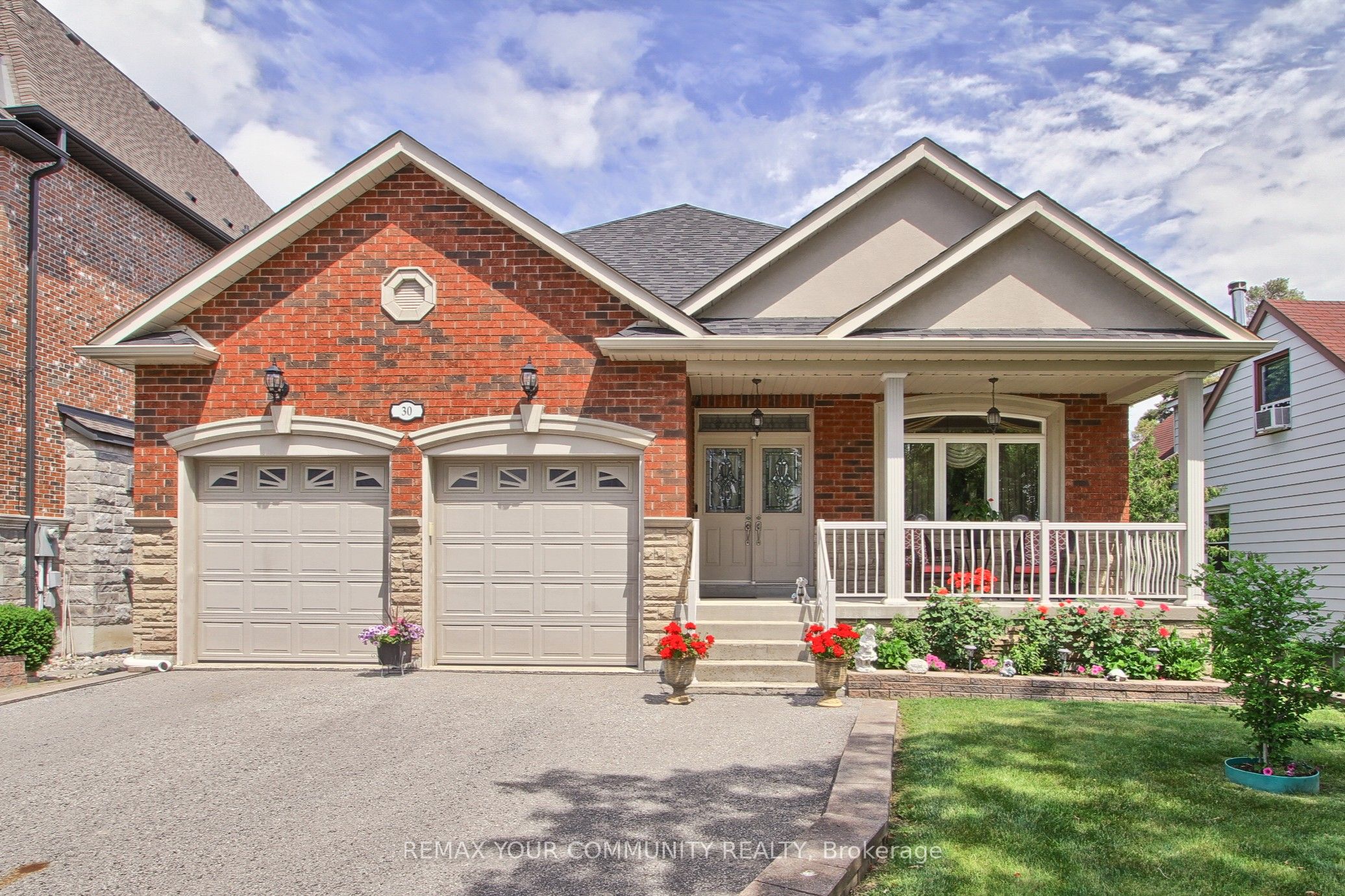 30 ELM GROVE Avenue, Richmond Hill, ON L4E 2T1 photo 2
