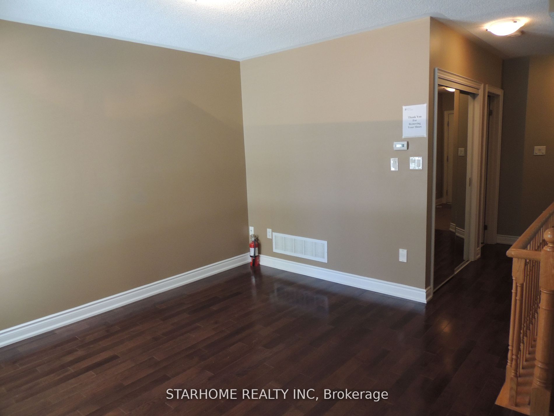 8 Times Avenue, Markham, ON L3T 0A3 photo 2