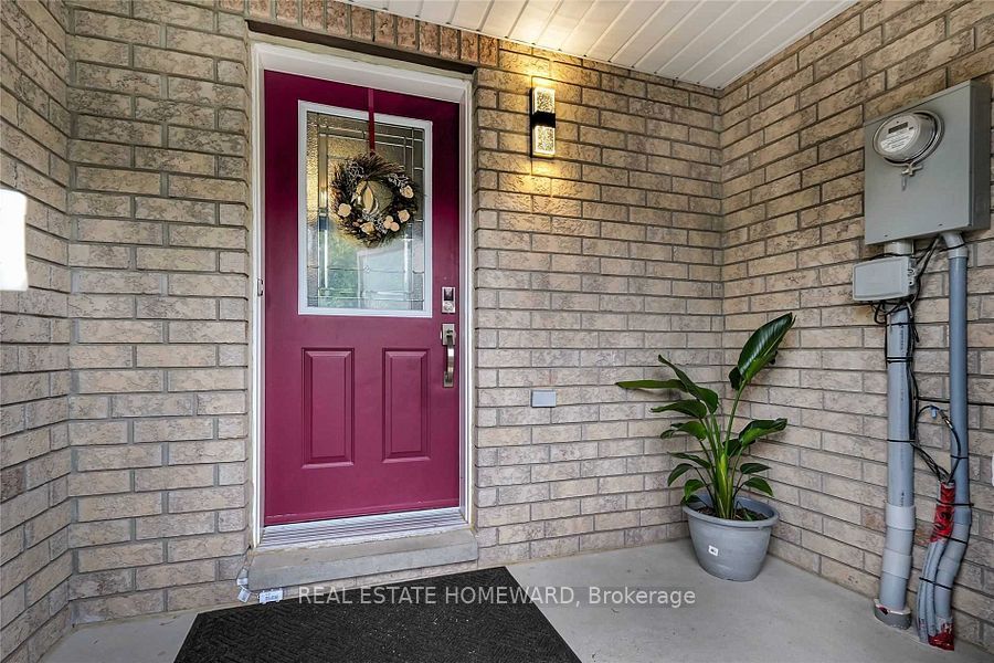 19 Bilbrough Street, Aurora, ON L4G 7W3 photo 2