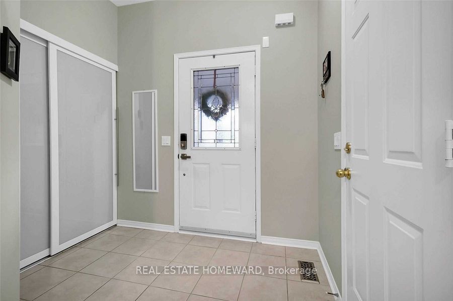 19 Bilbrough Street, Aurora, ON L4G 7W3 photo 3