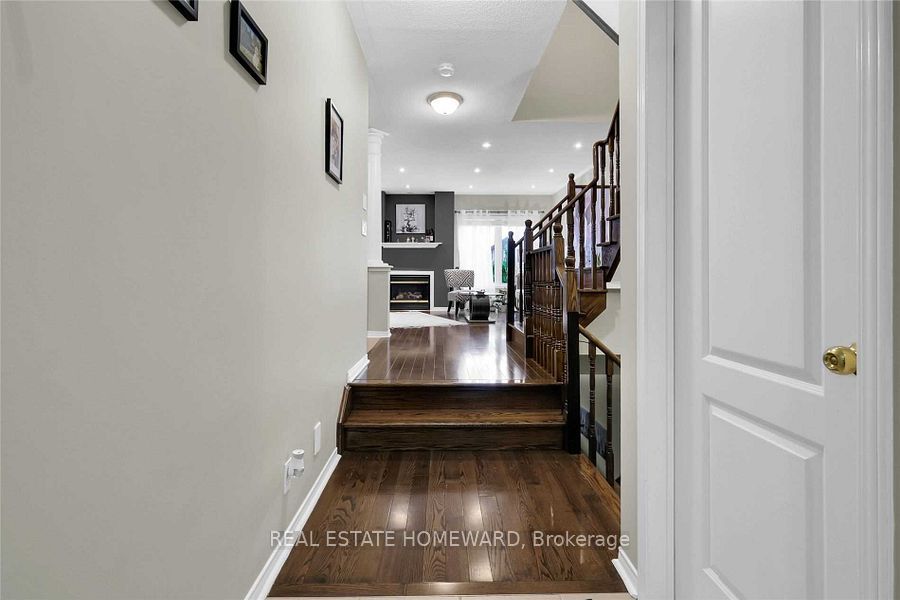 19 Bilbrough Street, Aurora, ON L4G 7W3 photo 4