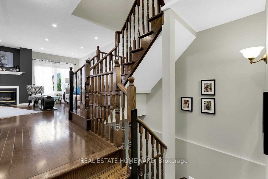 19 Bilbrough Street, Aurora, ON L4G 7W3 photo 5