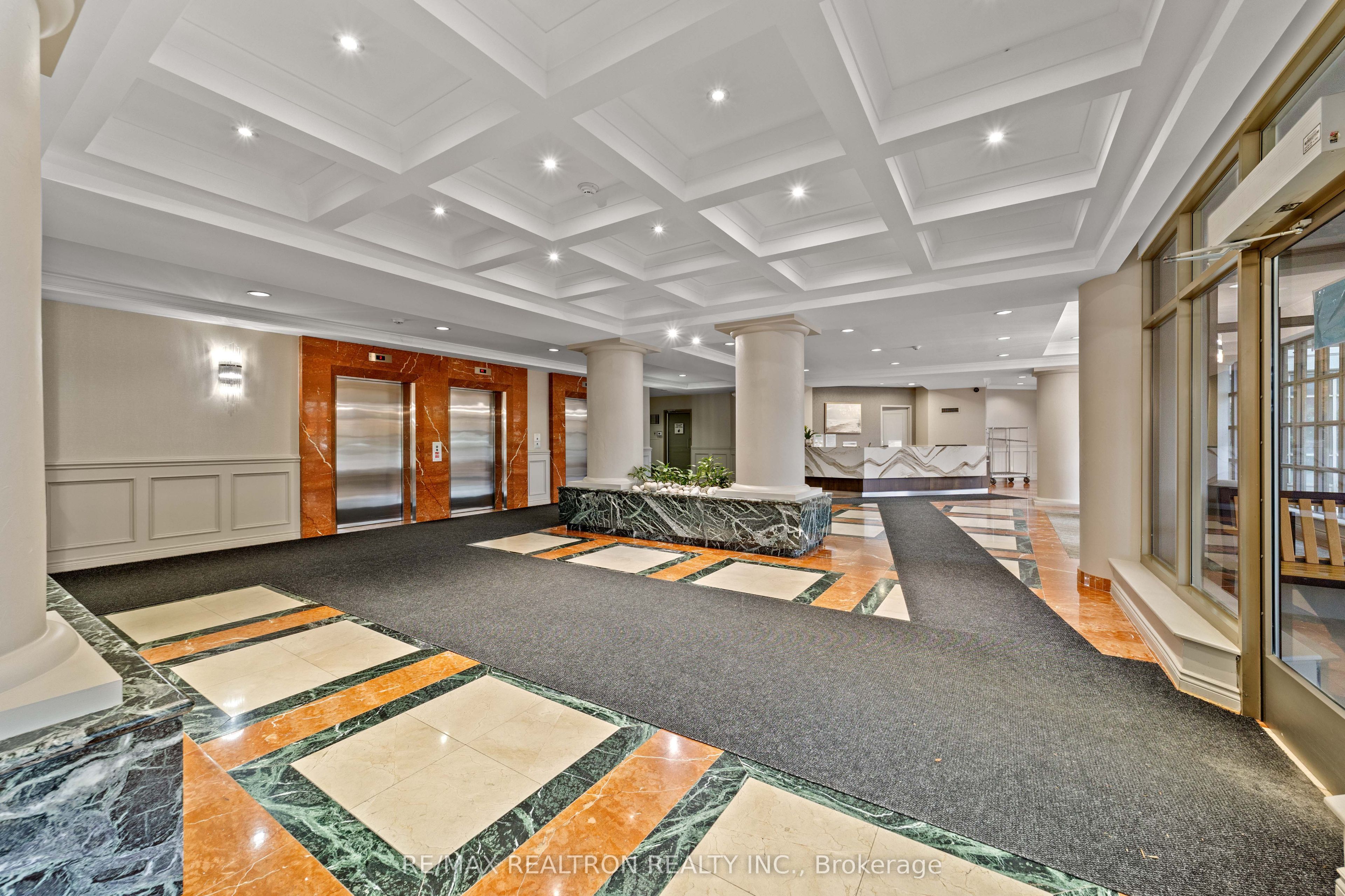 11 Townsgate Drive 312, Vaughan, ON L4J 8G4 photo 3