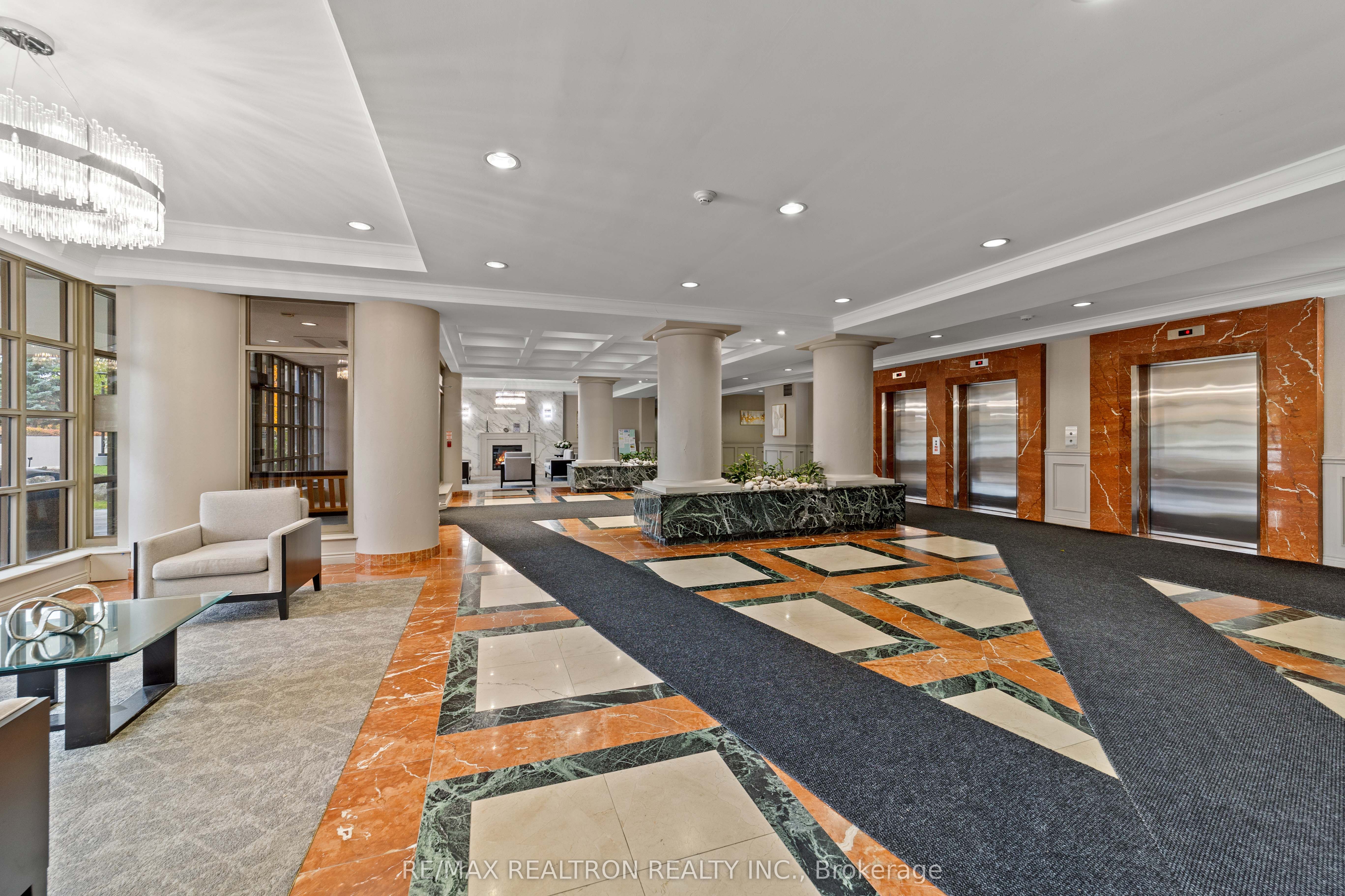 11 Townsgate Drive 312, Vaughan, ON L4J 8G4 photo 4