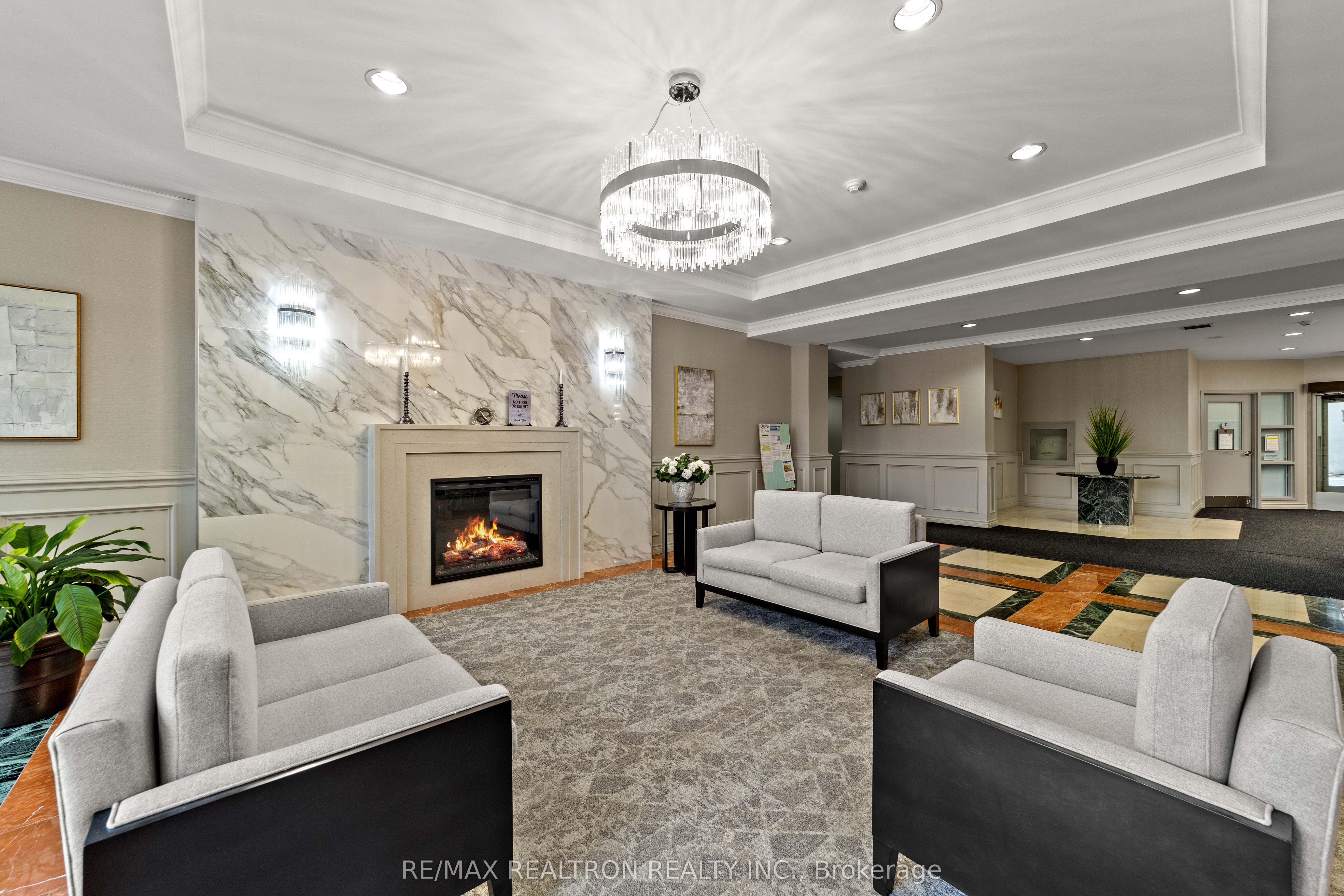 11 Townsgate Drive 312, Vaughan, ON L4J 8G4 photo 5