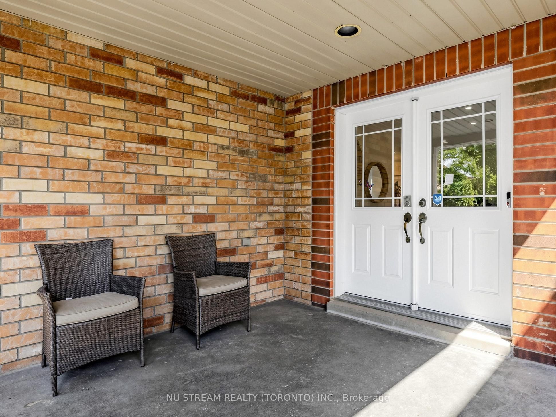 157 Bilbrough Street, Aurora, ON L4G 7X1