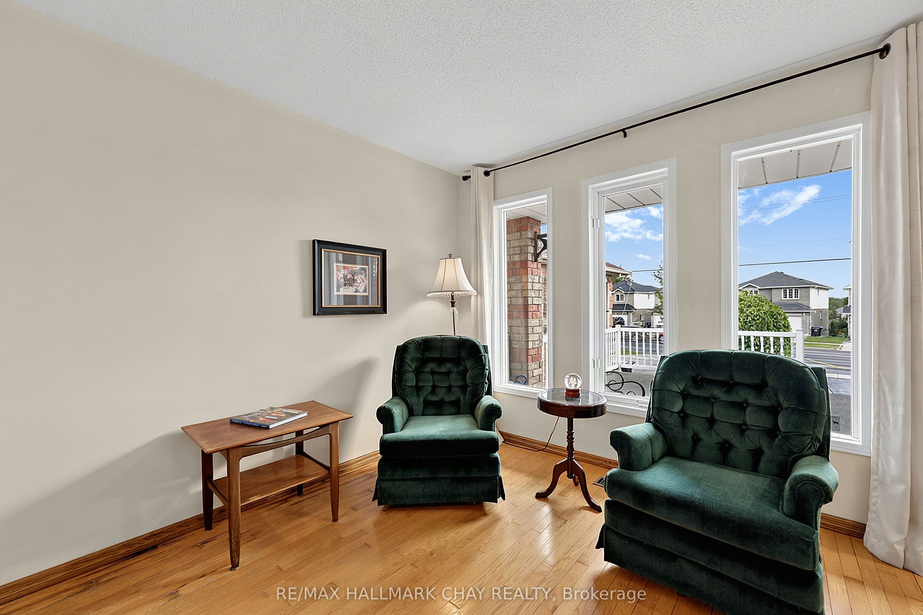 436 Simcoe Road, Bradford West Gwillimbury, ON L3Z 3A1 photo 3
