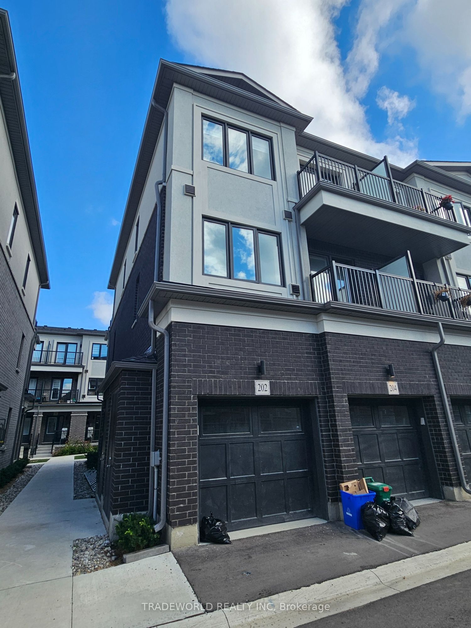 202 Matawin Lane, Richmond Hill, ON L4B 0H7 photo 3