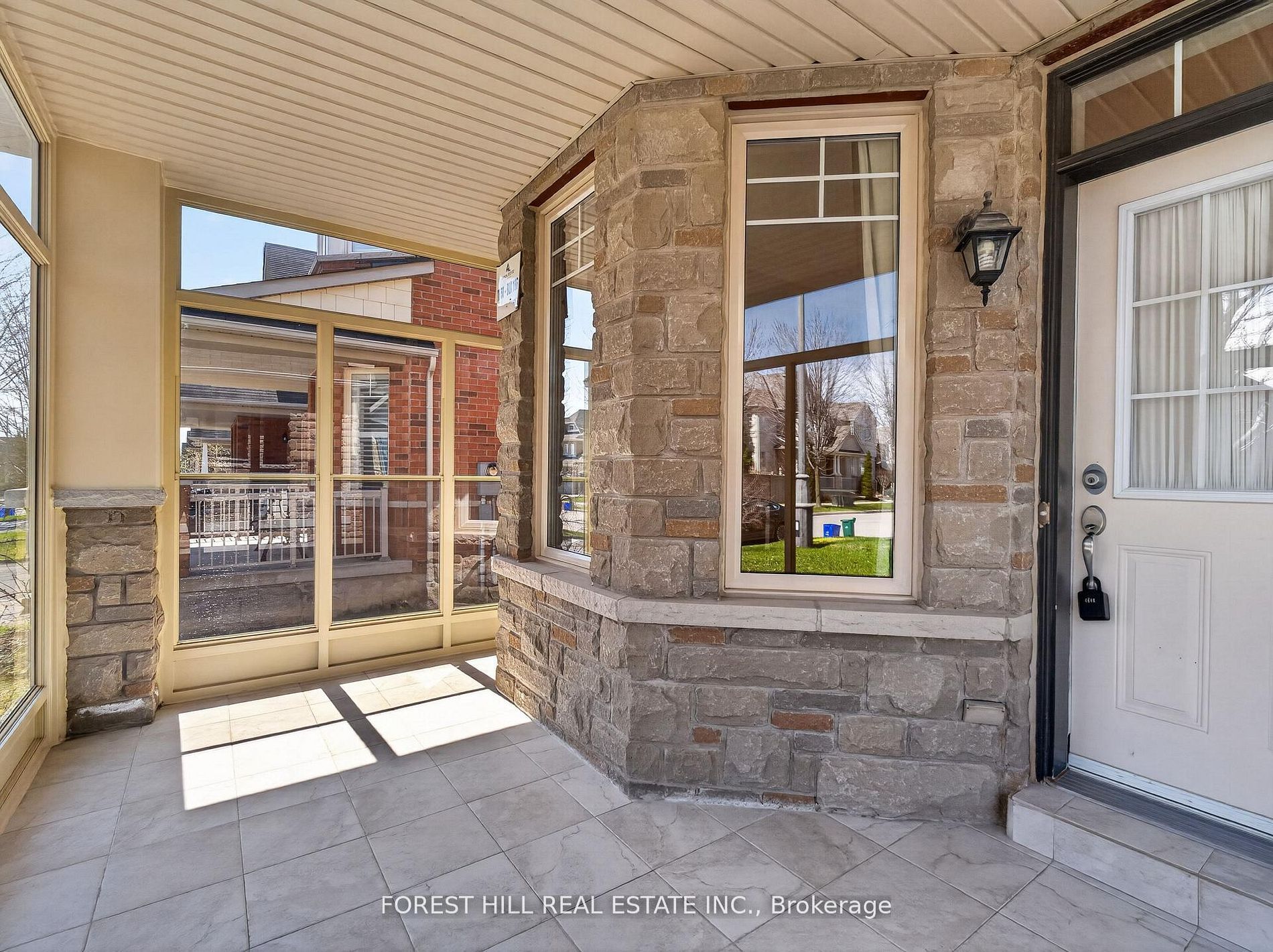 12 Stookes Crescent, Richmond Hill, ON L4E 0J3 photo 3