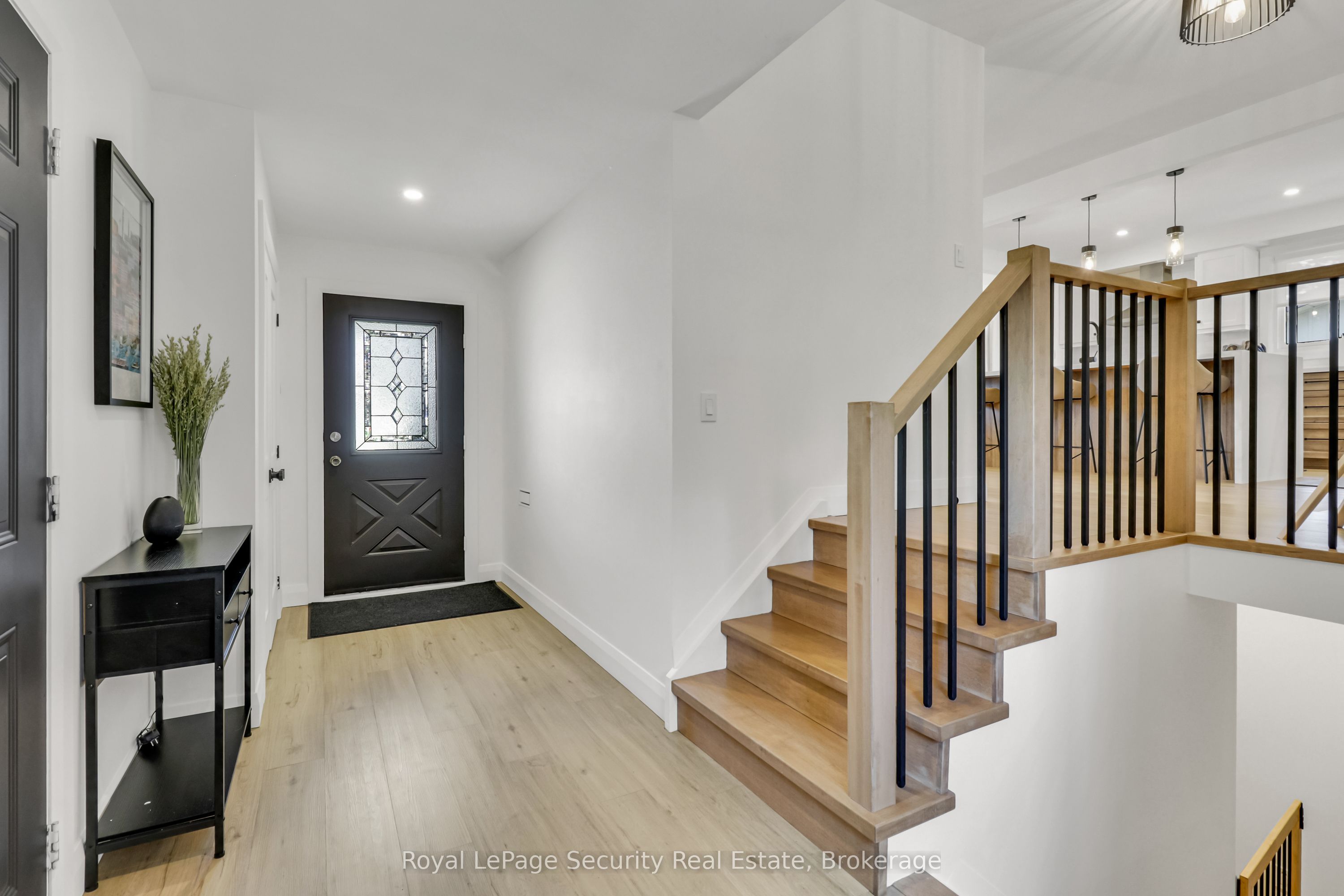 1045 Lebanon Drive, Innisfil, ON L9S 2B7 photo 4