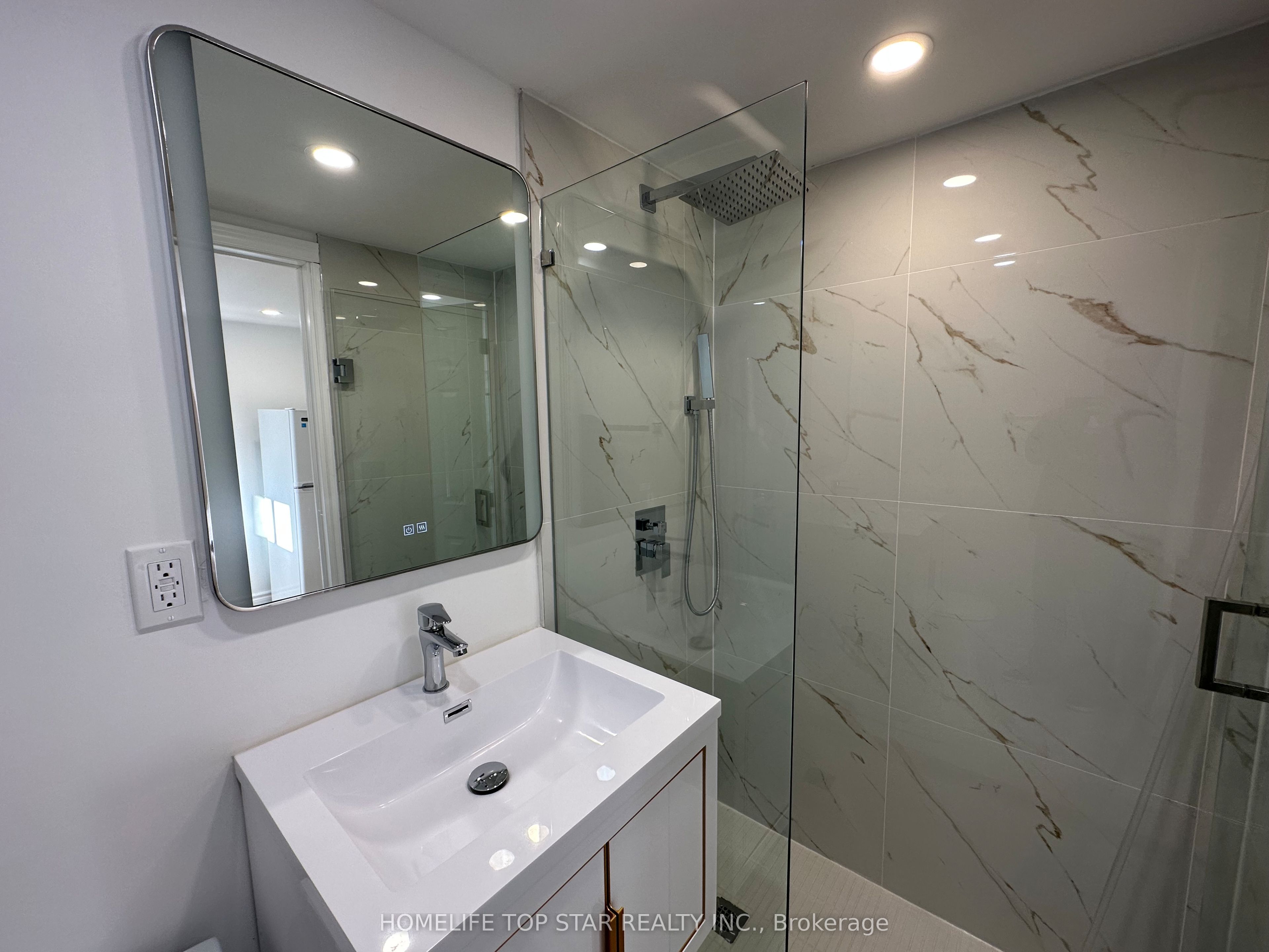38 Cartier Crescent Bachelor, Richmond Hill, ON L4C 2N2 photo 5
