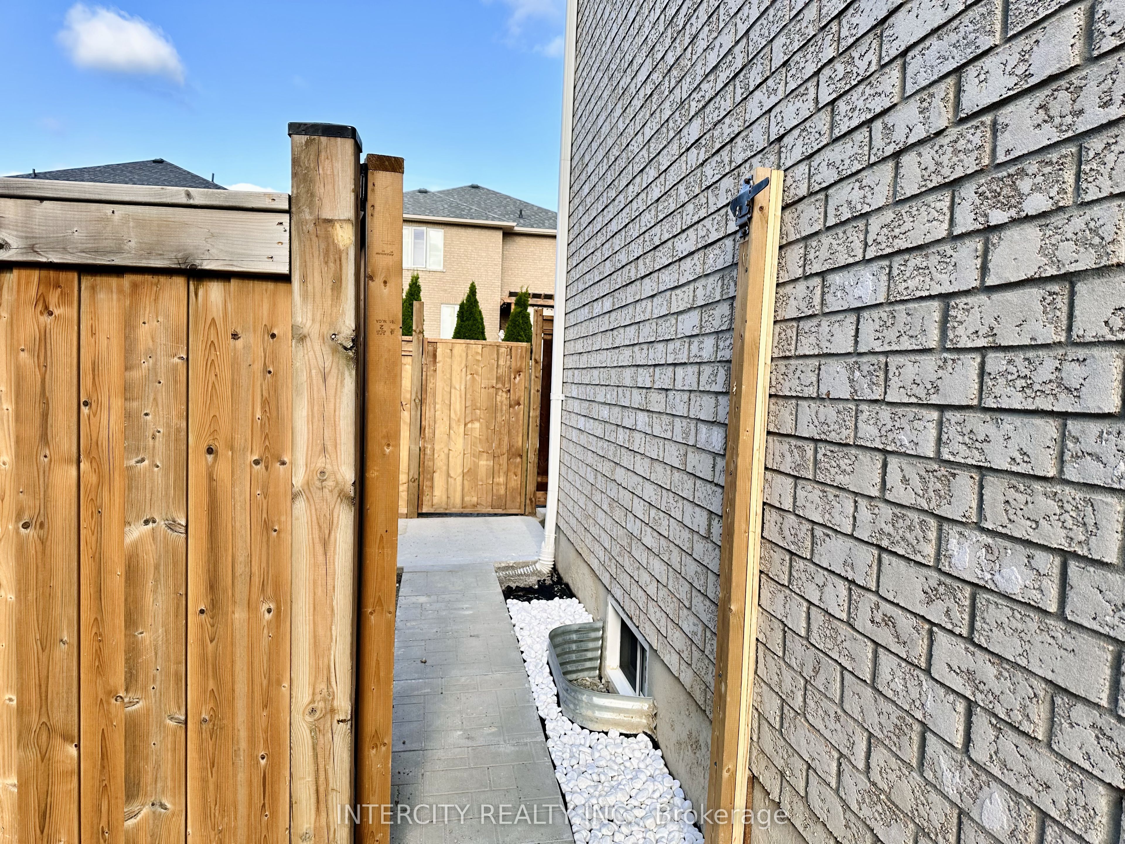 77 Romanelli Crescent Bsmt, Bradford West Gwillimbury, ON L3Z 0X7 photo 4