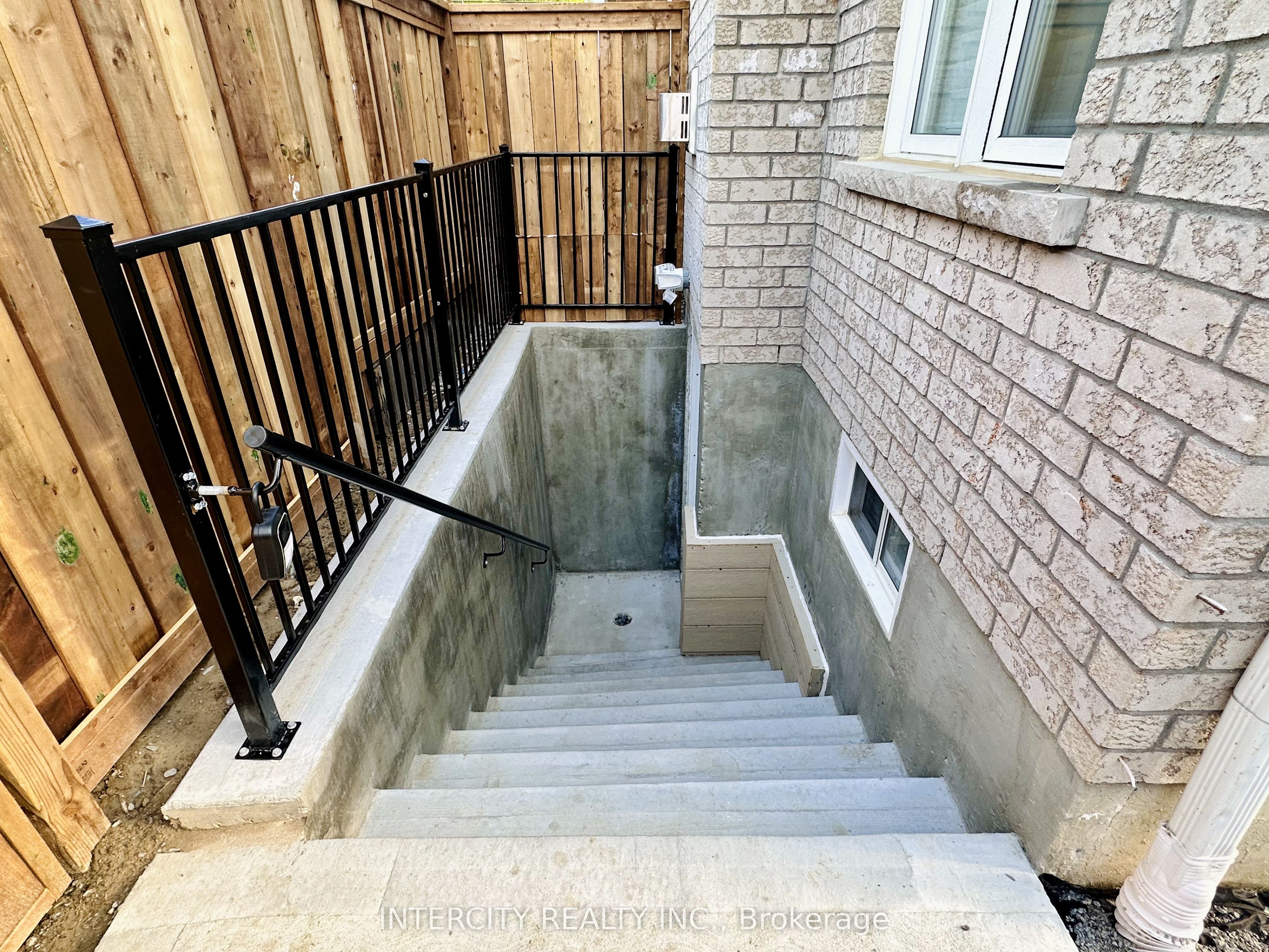 77 Romanelli Crescent Bsmt, Bradford West Gwillimbury, ON L3Z 0X7 photo 5