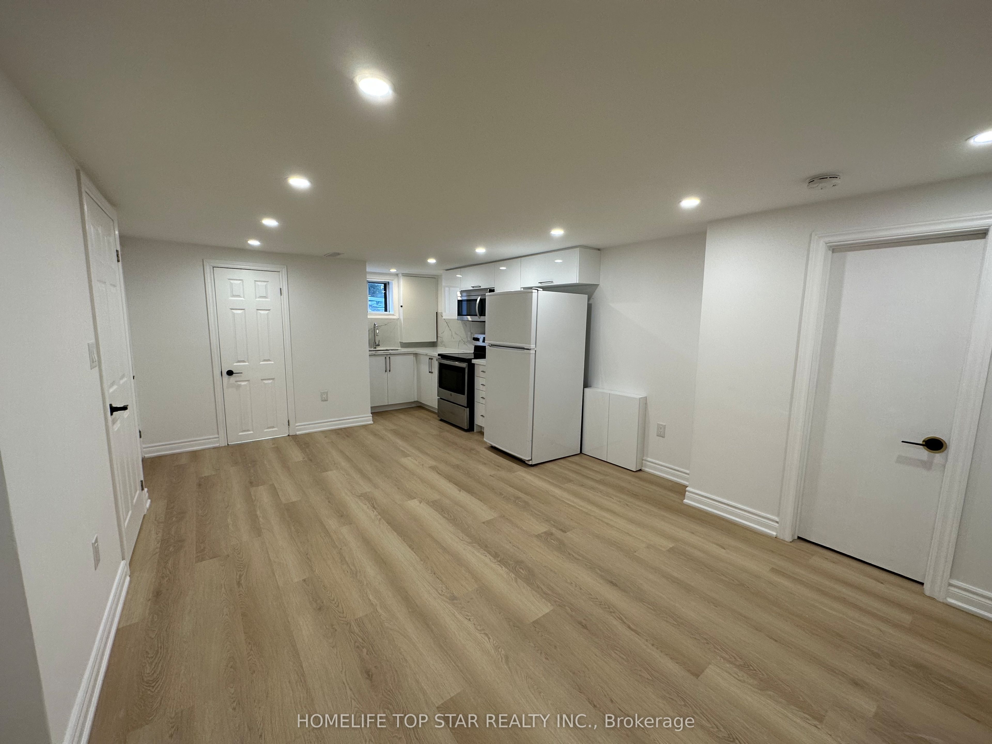 38 Cartier Crescent Basement, Richmond Hill, ON L4C 2N2 photo 2