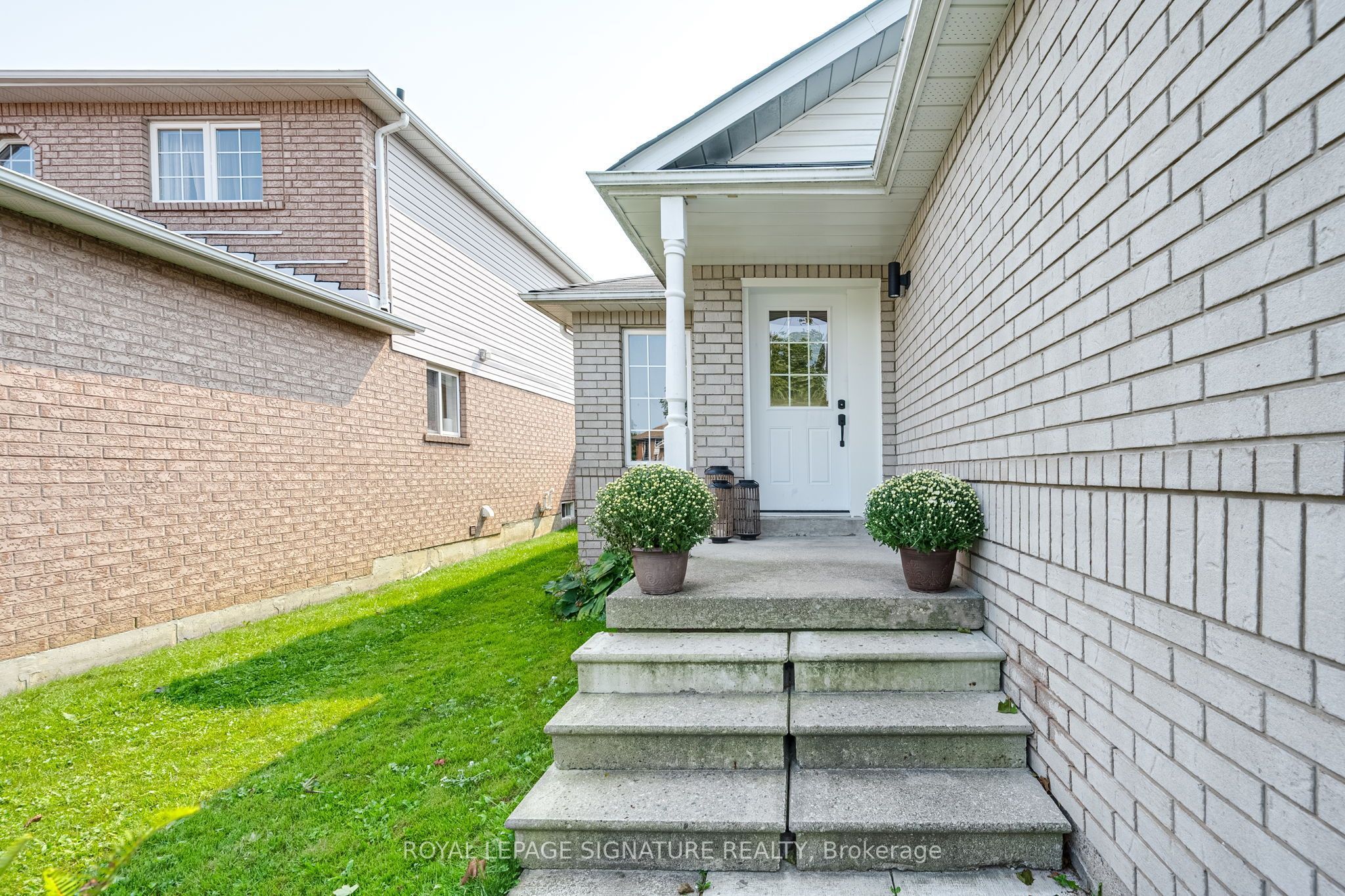 1085 Kensington Street, Innisfil, ON L9S 1T7 photo 3