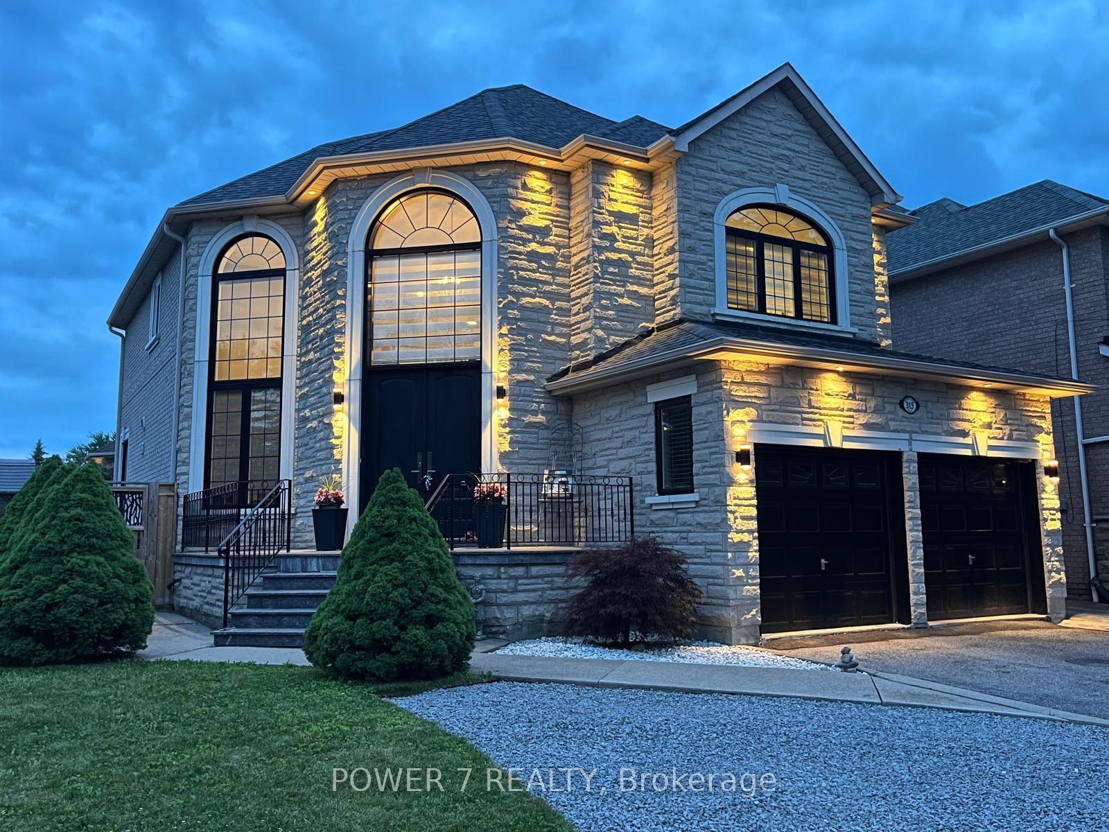 315 North Lake Road, Richmond Hill, ON L4E 3A2 photo 2