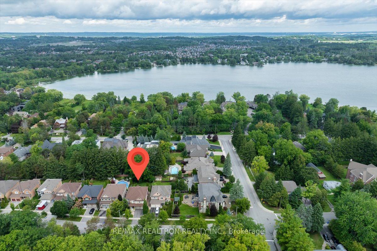 158 Nantucket Drive N, Richmond Hill, ON L4R 4H2 photo 2
