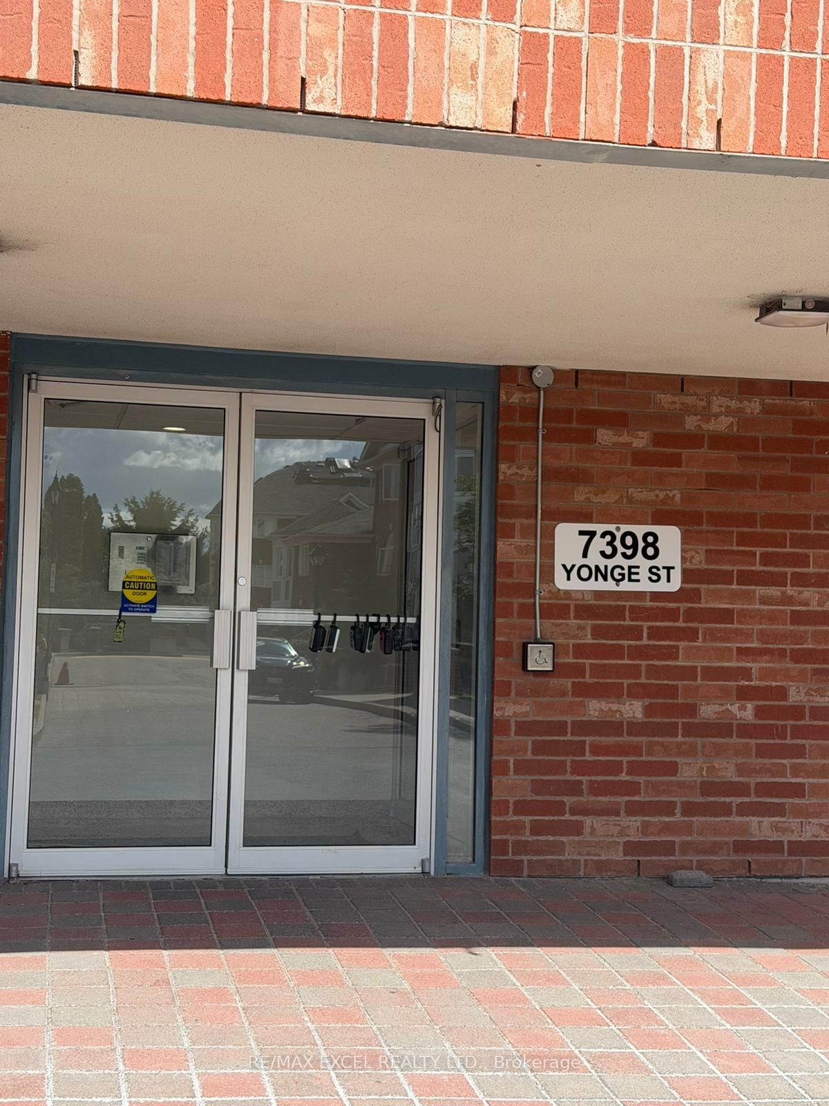 7398 Yonge Street 312, Vaughan, ON L4J 8J2 photo 2