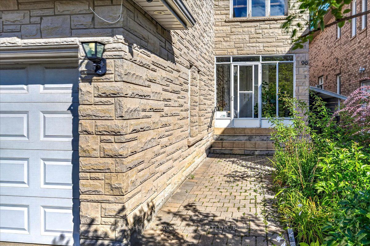 96 Townsgate Drive, Vaughan, ON L4J 8A4 photo 3