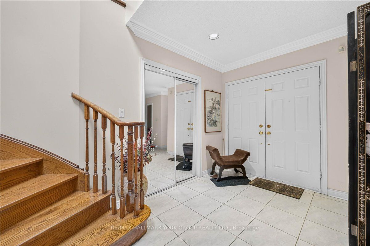 96 Townsgate Drive, Vaughan, ON L4J 8A4 photo 5