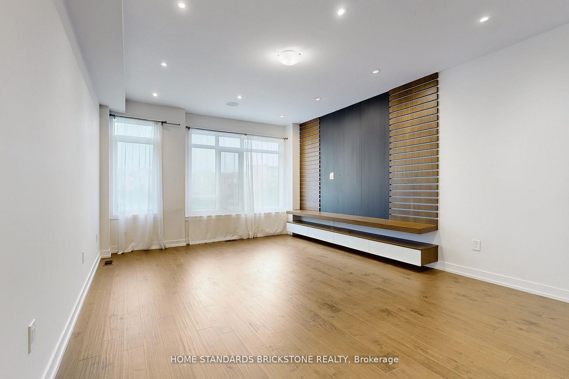 215 Salterton Circle, Vaughan, ON L6A 4Z2 photo 3