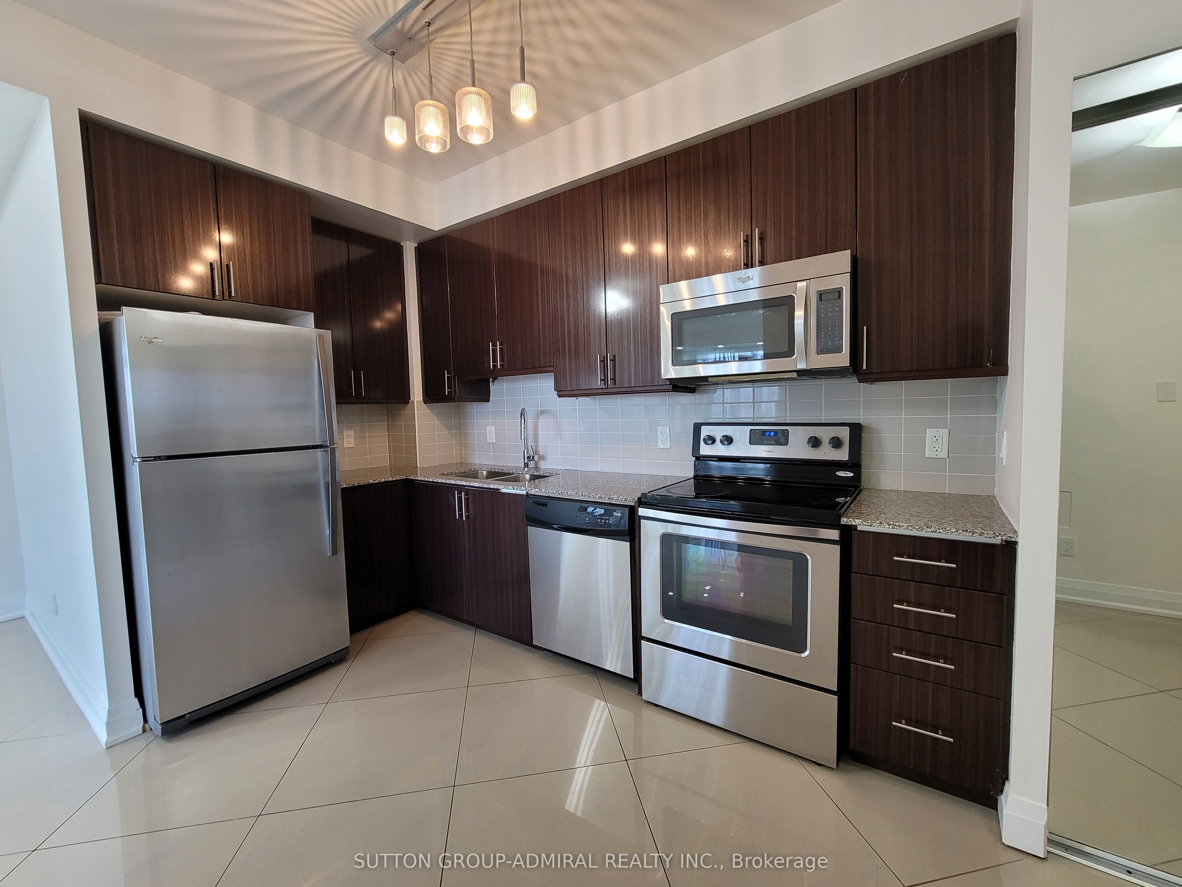 75 North Park Road 402, Vaughan, ON L4J 0H8 photo 3