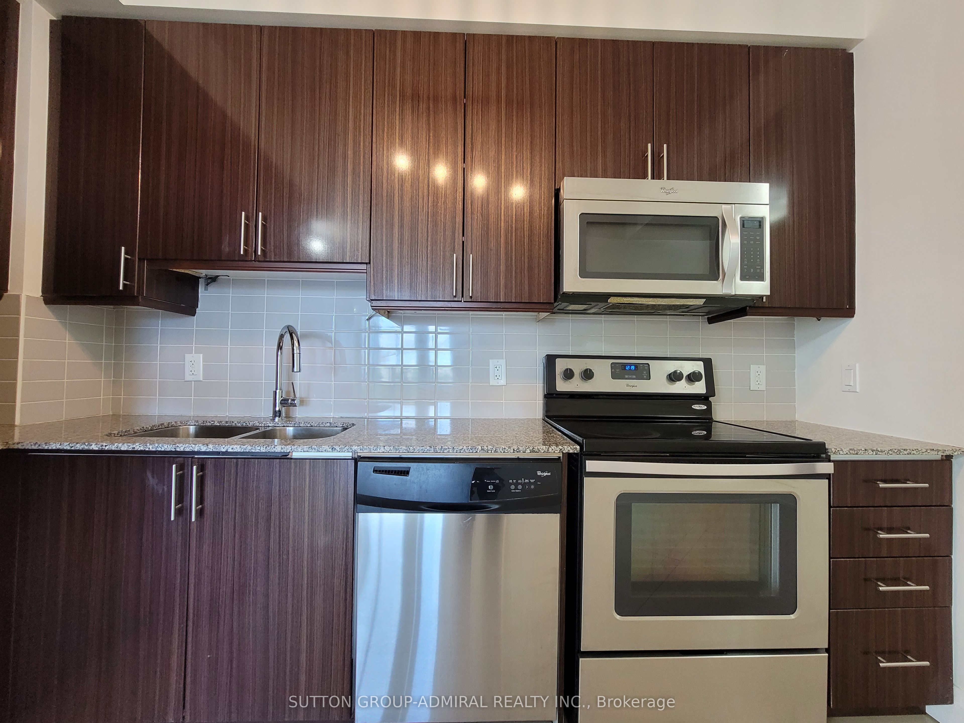 75 North Park Road 402, Vaughan, ON L4J 0H8 photo 4