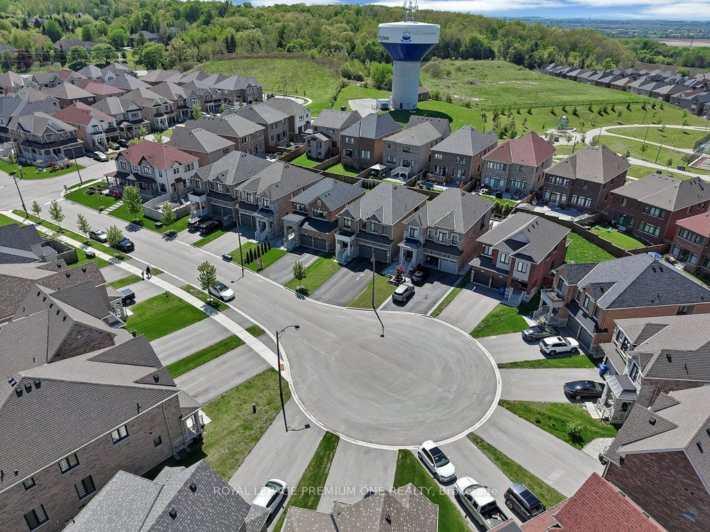 6 Byblos Court, East Gwillimbury, ON L9N 0T3