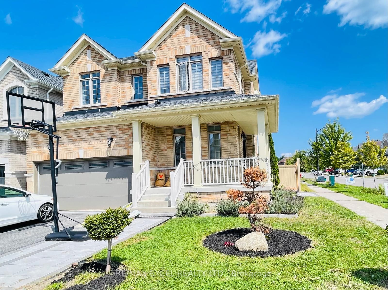 2 Peter Miller Street N, Aurora, ON L4G 0W9