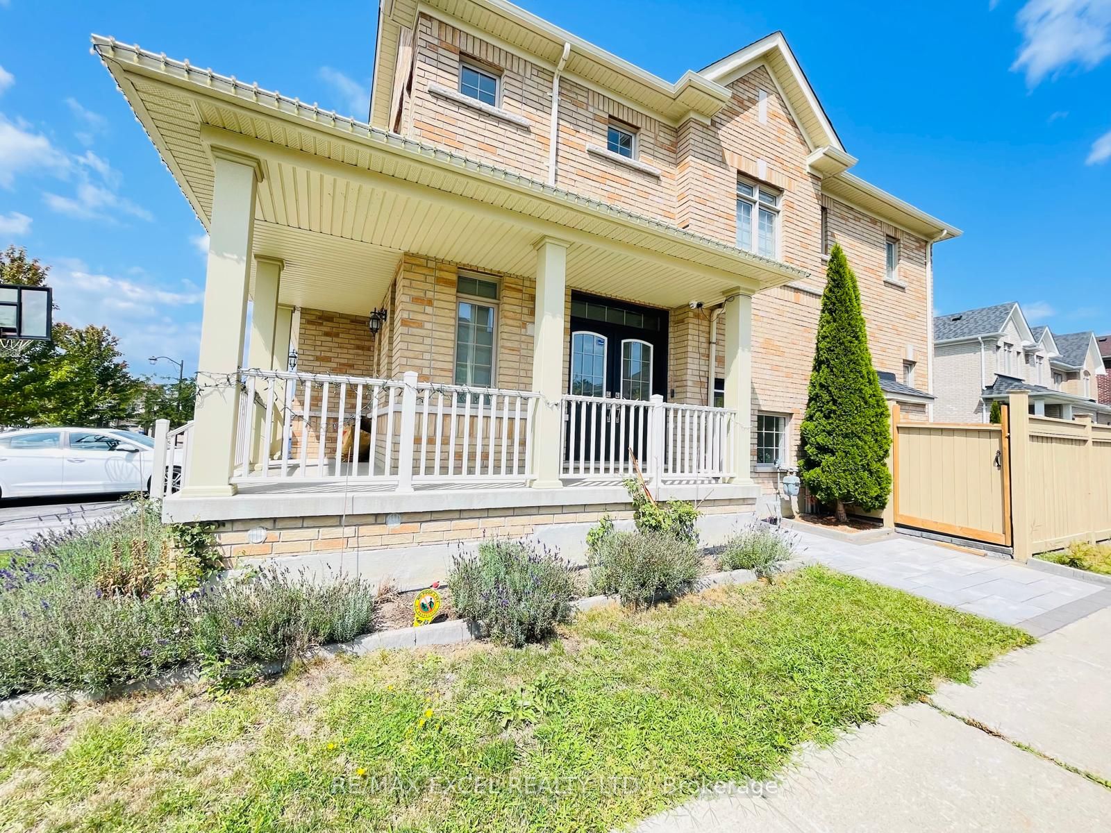 2 Peter Miller Street N, Aurora, ON L4G 0W9 photo 2