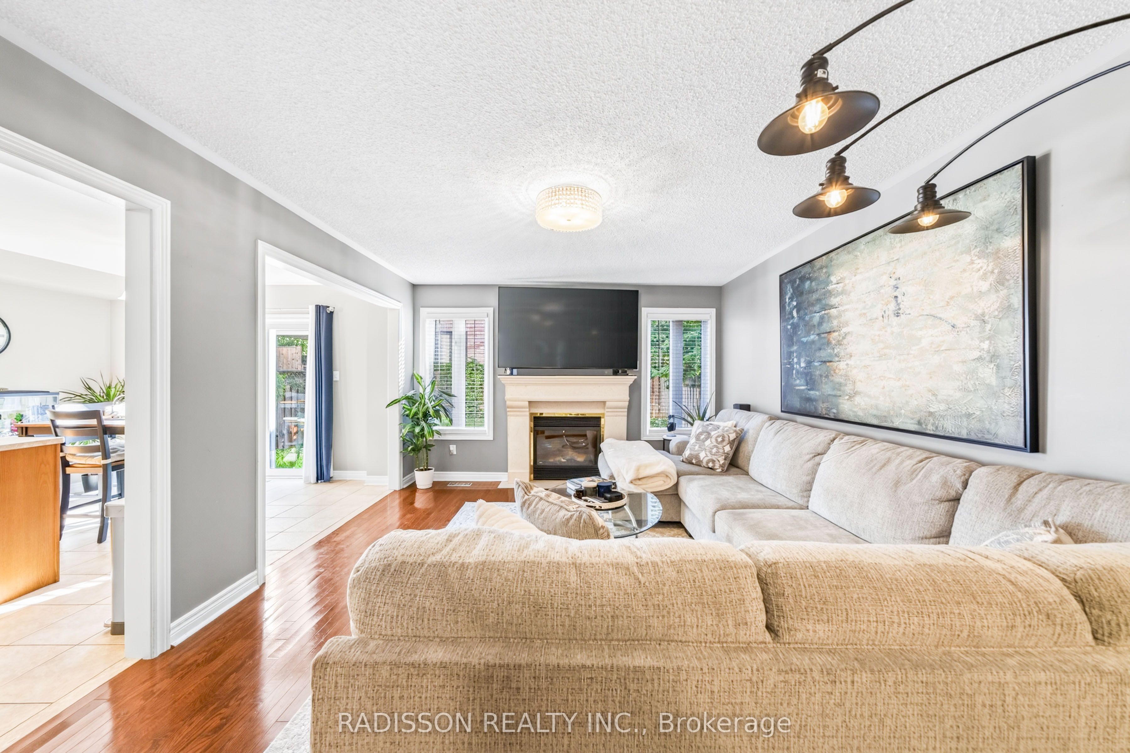 863 Oaktree Crescent, Newmarket, ON L3X 2Y7 photo 2