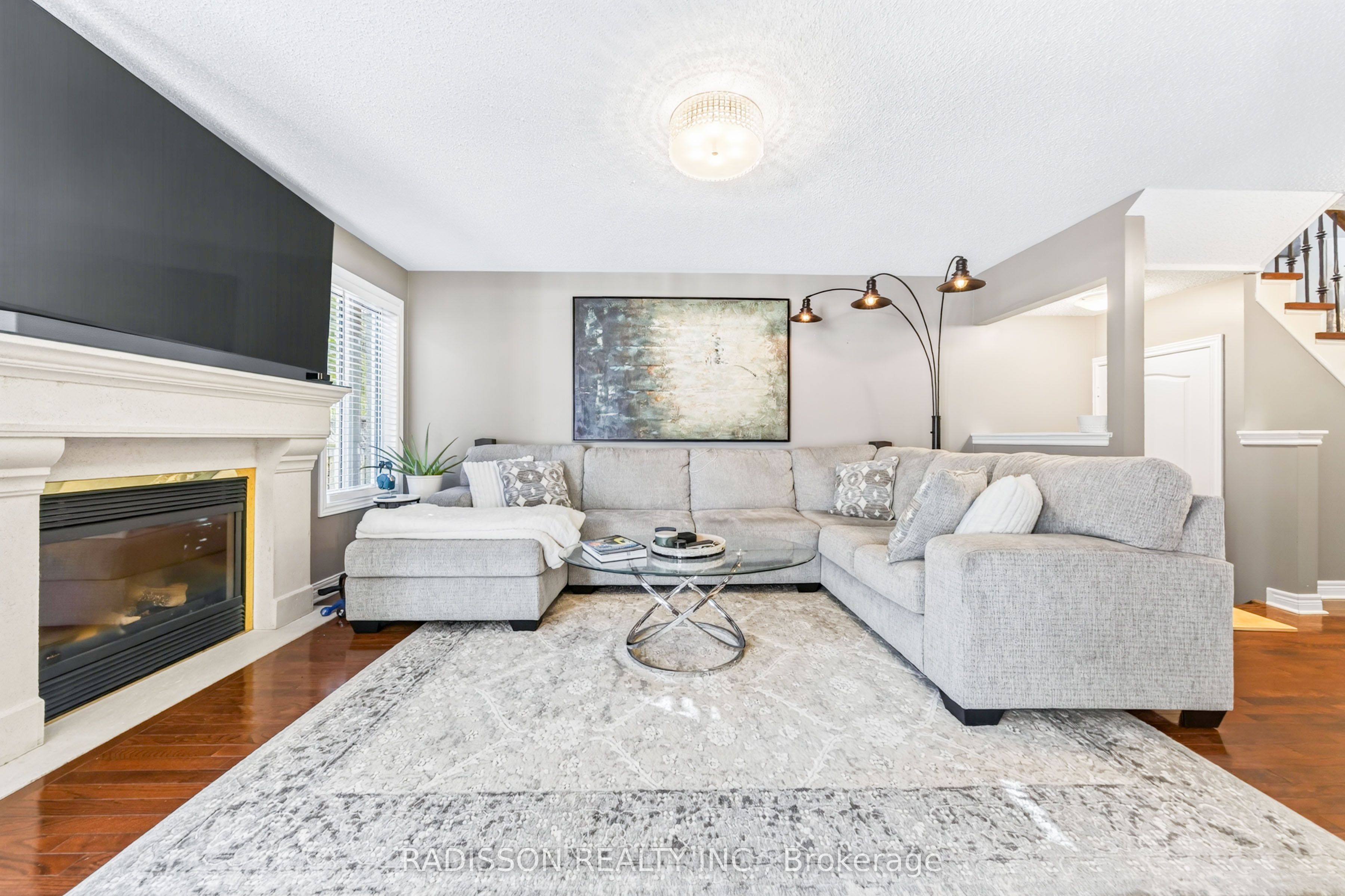 863 Oaktree Crescent, Newmarket, ON L3X 2Y7 photo 4