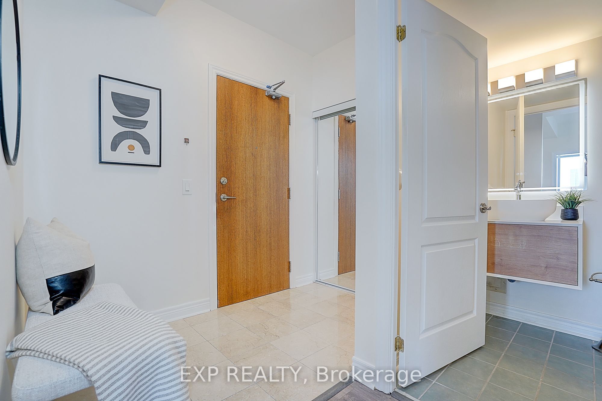 60 Disera Drive 1404, Vaughan, ON L4J 9G1 photo 3