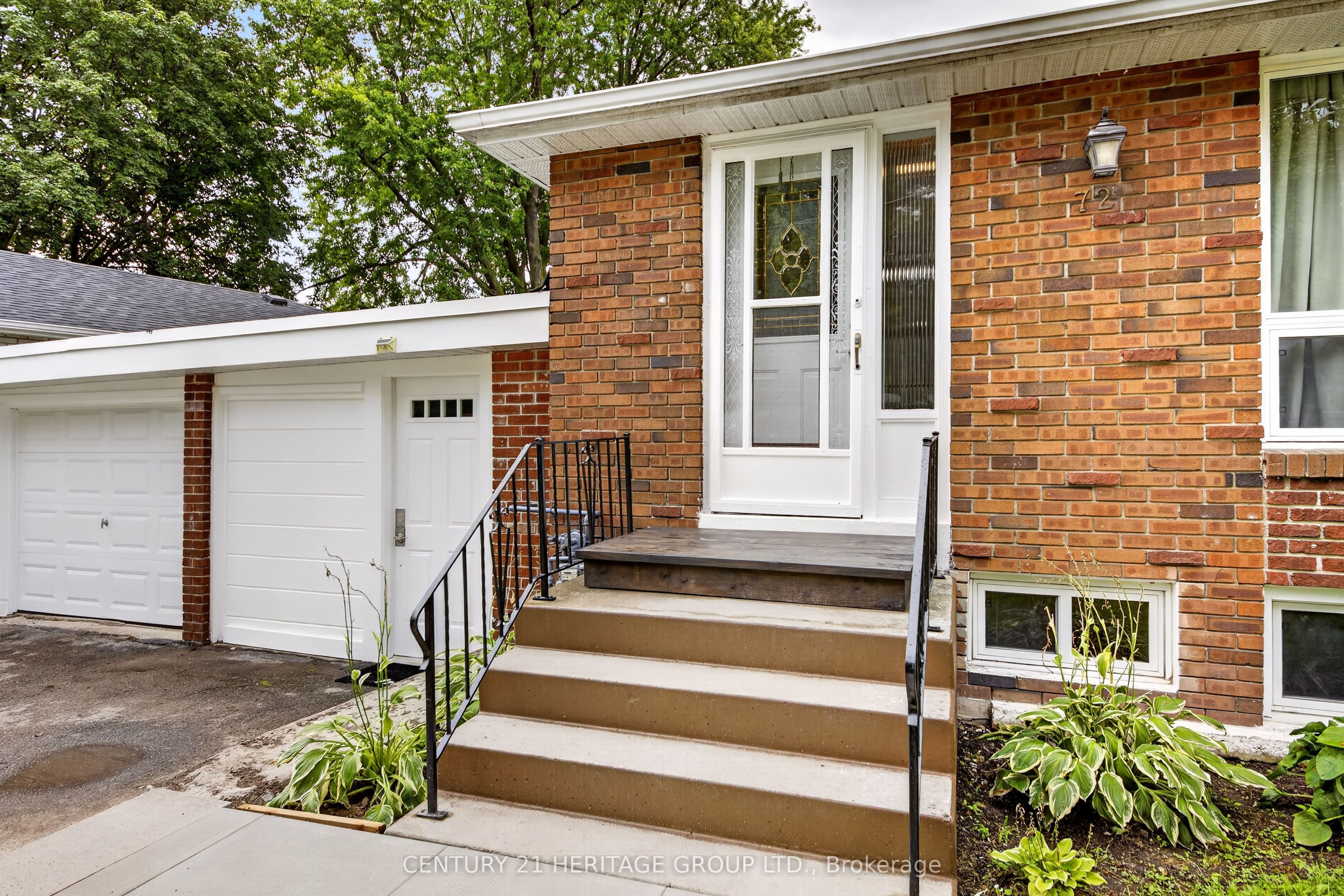 72 Kulpin Avenue, Bradford West Gwillimbury, ON L3Z 1T7 photo 2