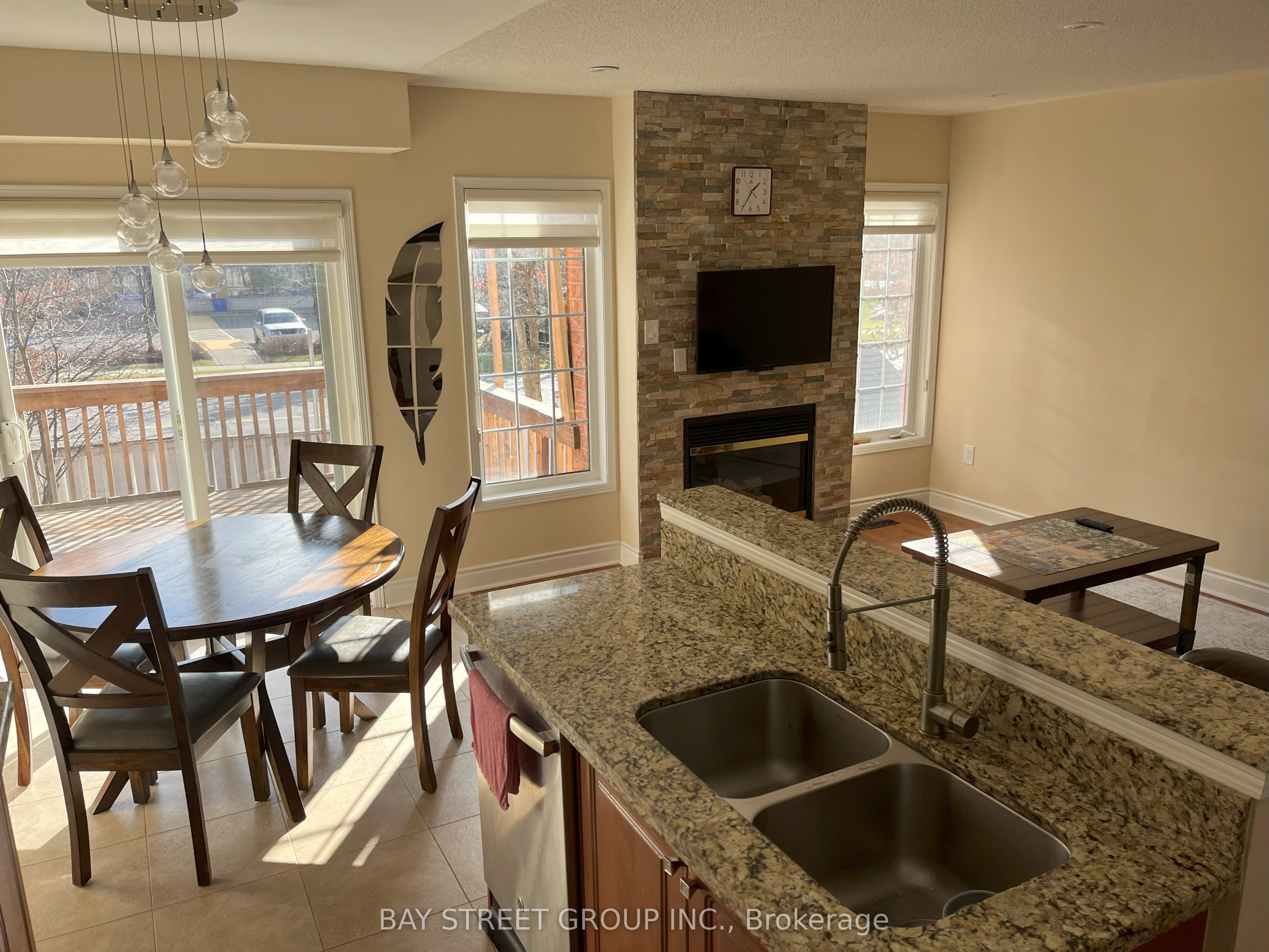 49 Walkview Crescent Master Bedroom, Richmond Hill, ON L4E 4H5 photo 2