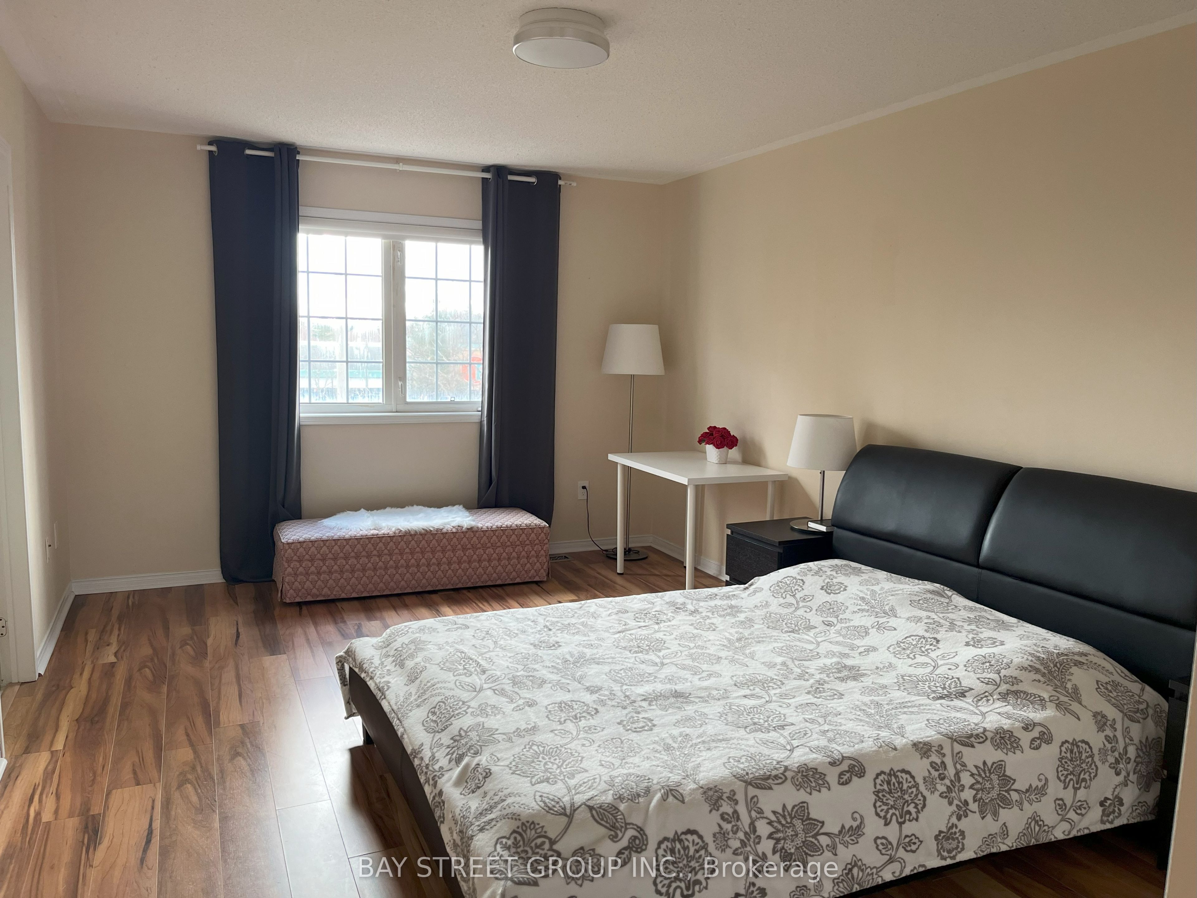 49 Walkview Crescent Master Bedroom, Richmond Hill, ON L4E 4H5 photo 3