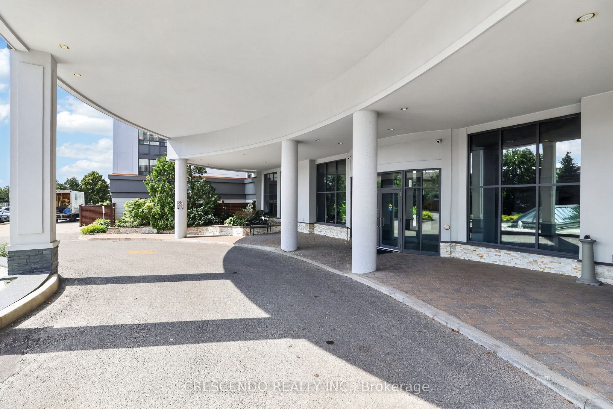 11121 Yonge Street 306, Richmond Hill, ON L4C 0S7 photo 3