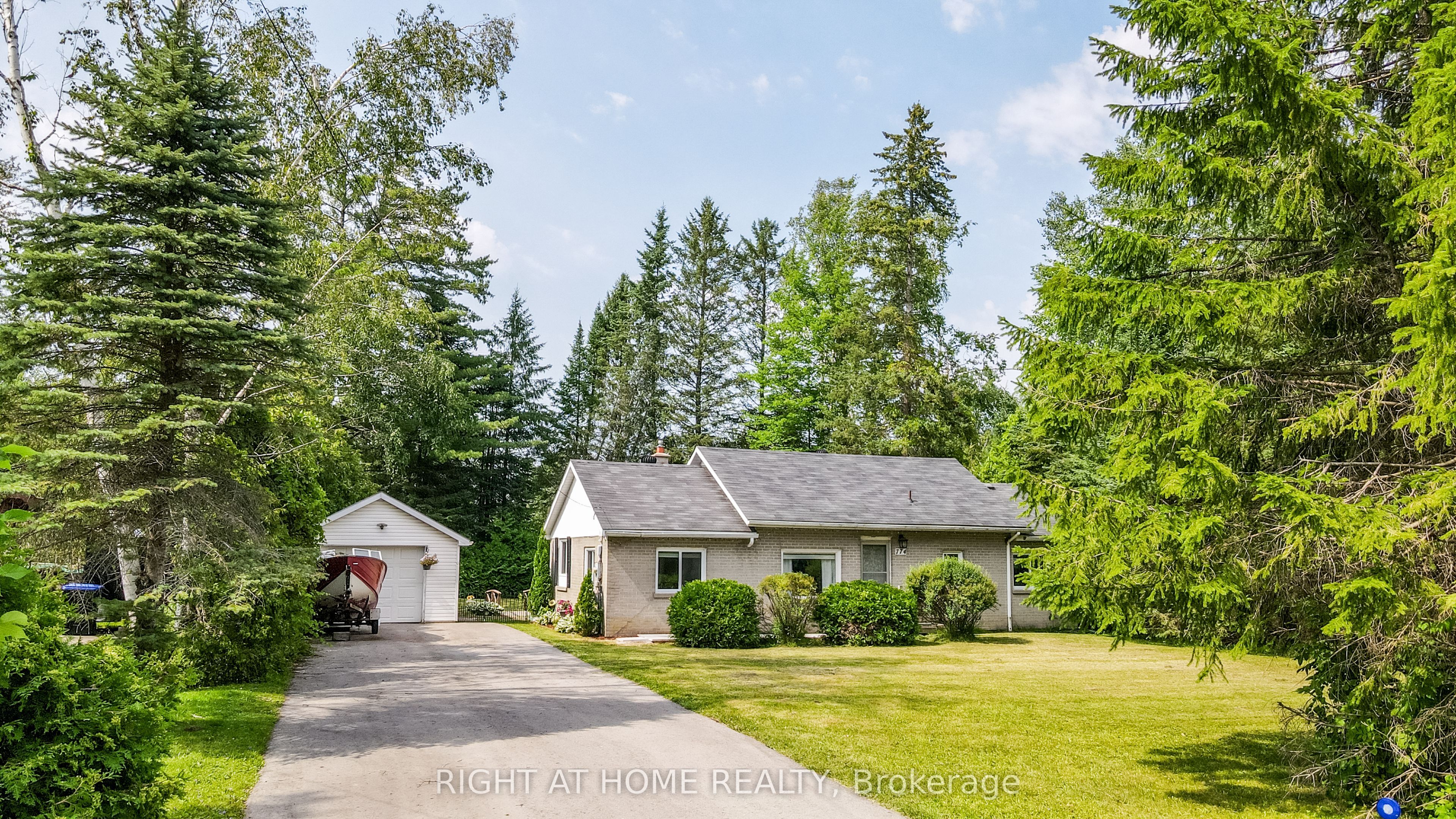 774 James Street, Innisfil, ON L9S 2G6