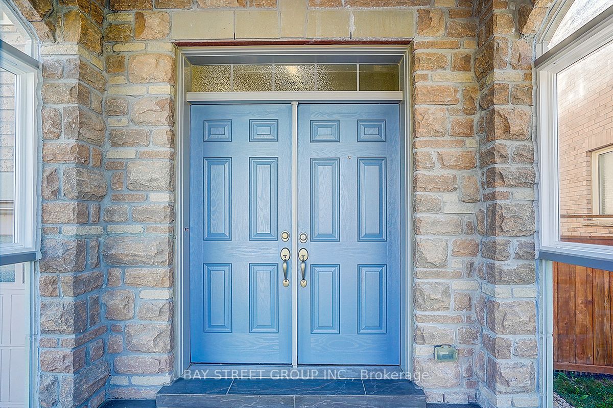 5 Blacksmith Trail, East Gwillimbury, ON L9N 0R4 photo 3