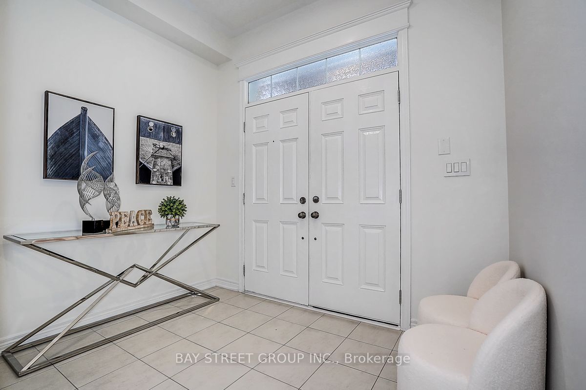 5 Blacksmith Trail, East Gwillimbury, ON L9N 0R4 photo 4