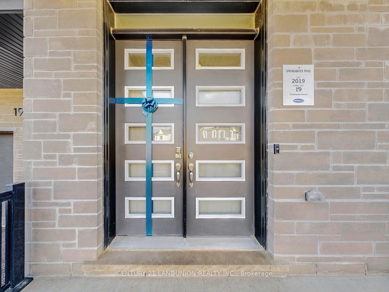 19 Spring Oak Crescent, Markham, ON L6C 1L2 photo 3