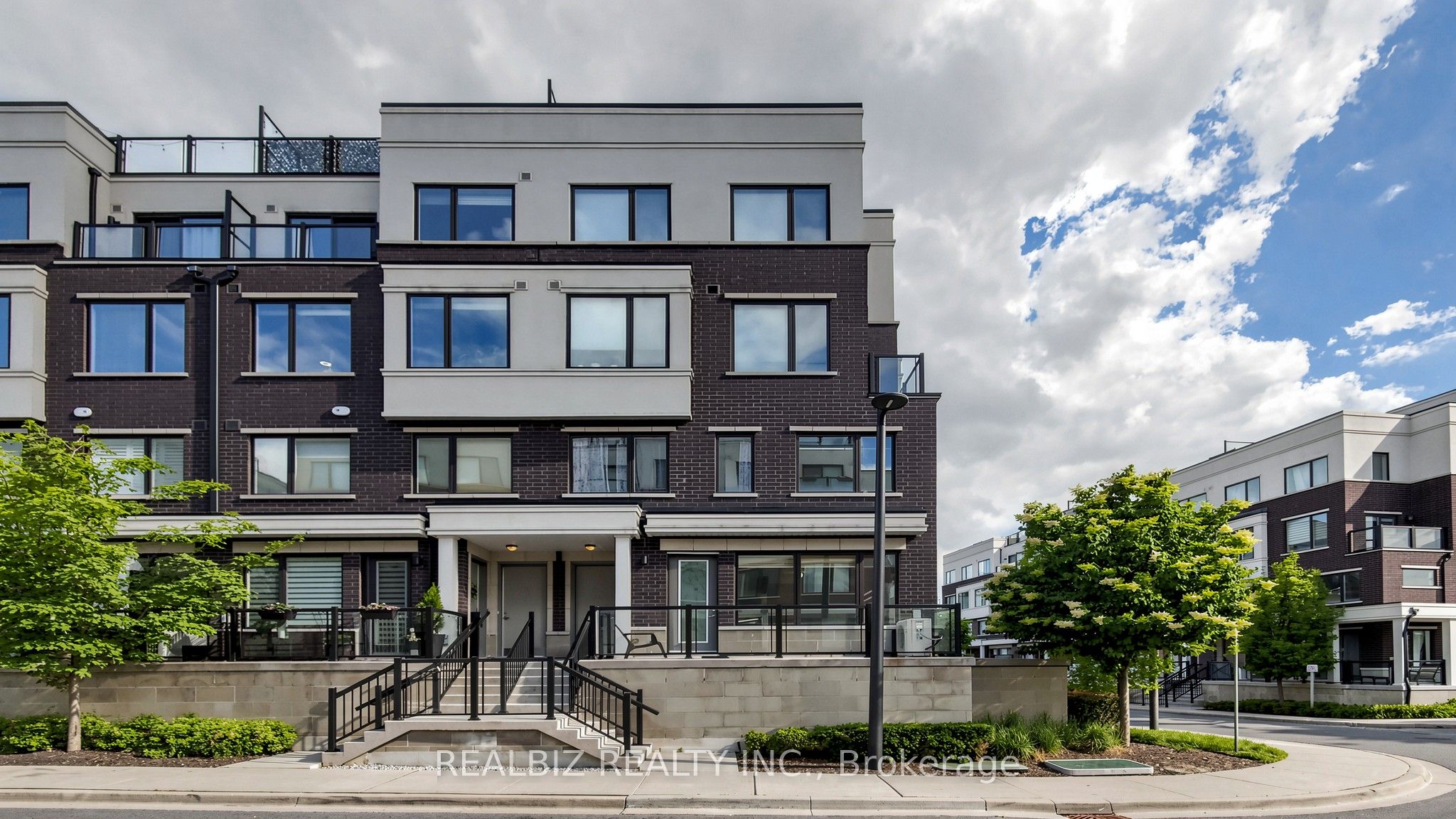 400 Alex Gardner Circle 77, Aurora, ON L4G 3G5