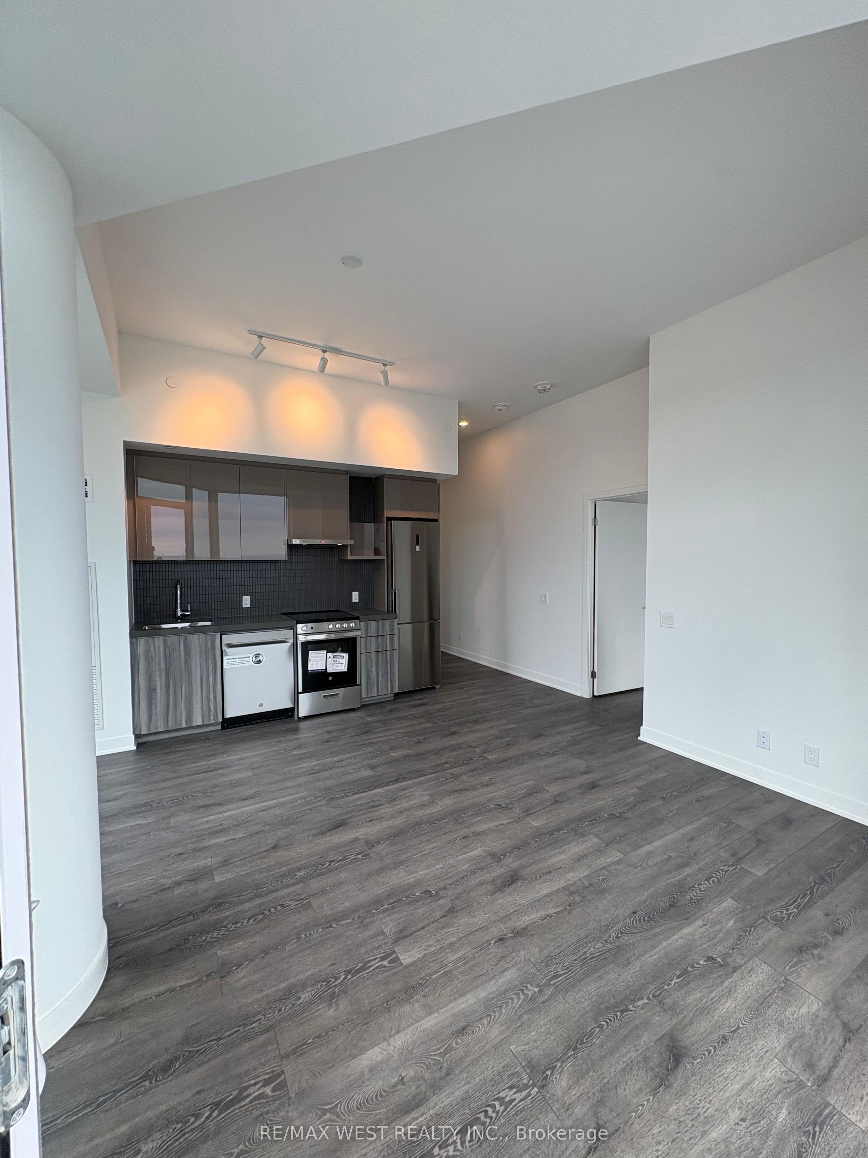 6 Flavelle Trail 2218, Vaughan, ON L4L 0M8 photo 3